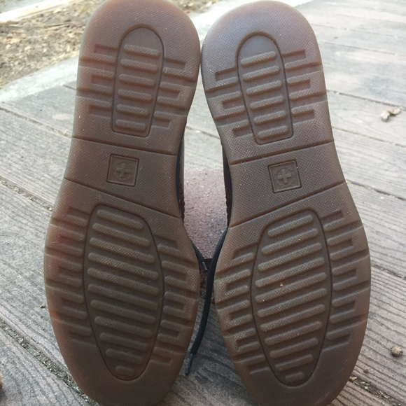 Unisex Dr. Martens Newton boots in cherry red - Picture 5 of 5